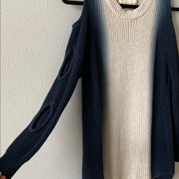 Ombré Knitted Sweater With Shoulder & Arm Cutouts - Picture 2 of 8